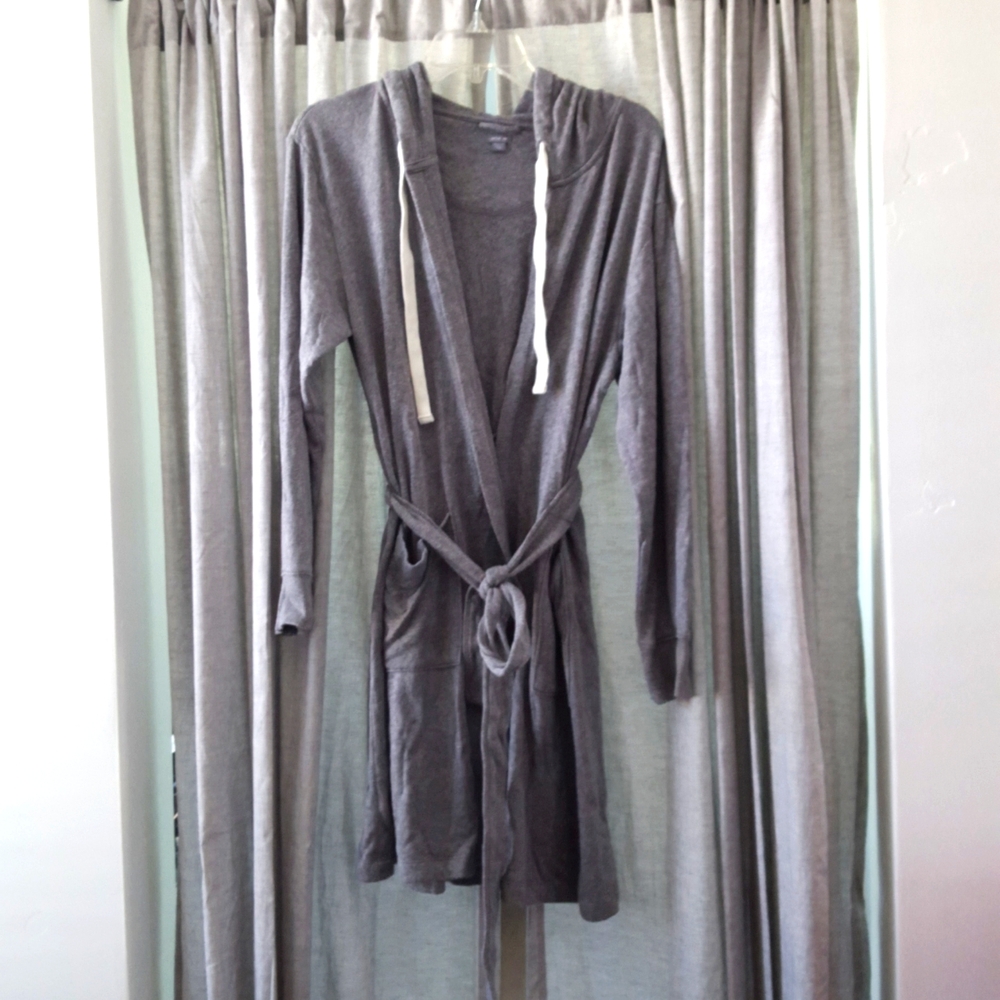 Aerie Hooded Robe With Pockets never worn